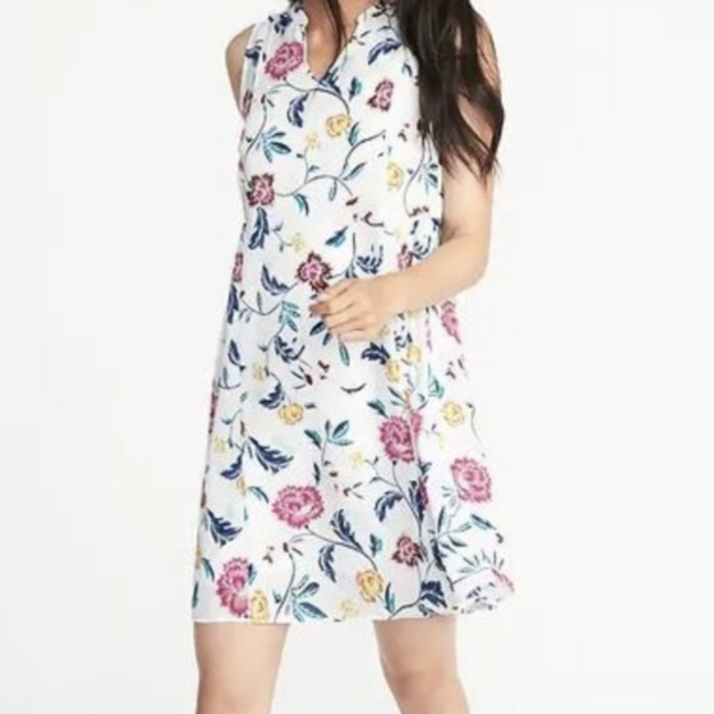 Georgette sleeveless swing dress.
